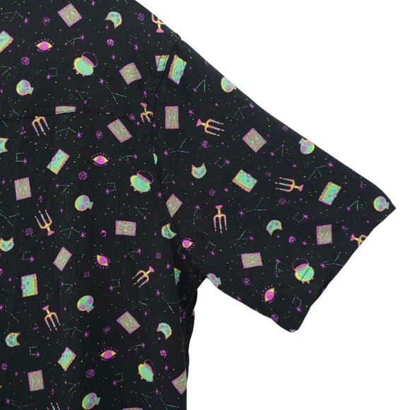 Disney Hocus Pocus Button Front Woven Shirt Adult M Halloween Our Universe - Picture 15 of 16